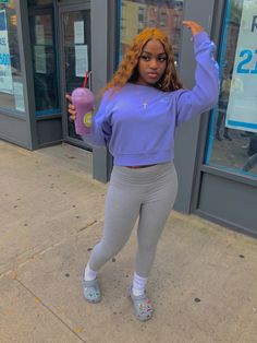 Legging And Crocs Outfit, Sweatpants Crocs Outfit, Outfits With Purple Crocs, Leggings With Crocs, Lavender Crocs Outfit, Crocs And Leggings Outfit, Grey Crocs Outfit, Crocs Outfit Black Women, Crocs Fashion Outfit