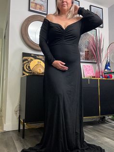 Ready to ship black sweetheart long sleeve maternity dress. A-silhouette  This ready to ship maternity dress fits best size 42" or 44" under bust. Model in photo is 36" under bust/43" bust/13" bicep so the dress fits loose.   SHEERNESS: not see through, top and bottom are double layer of fabric (except the sleeve). dress measures about 52" long from under bust down.  NO RETURNS ON MATERNITY. Dress For Photoshoot, Long Sleeve Maternity Dress, Maternity Black Dress, Maternity Dresses For Photoshoot, Dress Xl, Maternity Dress, Dress Clothes For Women, Maternity Dresses, Double Layer