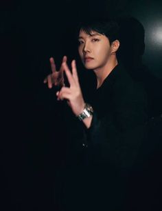 J-hope Dior, Hobi Water, Jhope Funny, Aesthetic Clothes Men, Jhope Icons, Korean Photography