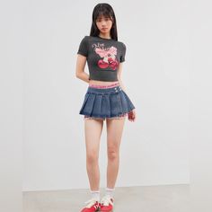 Denim Low Rise Blue Pleated Mini Denim Skirt, Cotton Pleated Mini Denim Skirt, Spring Denim Blue Mid-rise Mini Skirt, Denim Low Rise Pleated Mini Skirt, Non-stretch Denim Blue Mini Skirt, Skirts Pleated, Kpop Idols, Pleated Mini Skirt, Low Rise