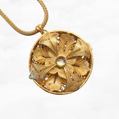 Auspicious Flower Filigree Inlay Pendant Necklace in Gold Vermeil - Yun Boutique Collar Shapes, Chinese Meditation, Metalwork Jewelry, Asian Jewelry, Locket Pendant Necklace, Boutique Logo, The Oscars, Spiritual Meaning, Golden Globes