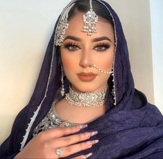 Loose Hijab, Indian Party Makeup, Desi Makeup, Face Makeup Guide, Birthday Paragraph, Bridal Campaign, Pakistani Beauty