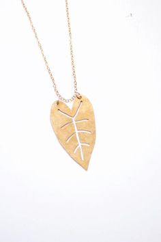 Gold Nature-inspired Metal Necklace, Leaf-shaped Metal Jewelry Gift, Metal Leaf-shaped Jewelry For Gifts, Metal Leaf-shaped Jewelry Gift, Leaf Shaped Metal Jewelry For Gifts, Leaf-shaped Metal Jewelry For Gifts, Leaf-shaped Metal Jewelry As Gift, Plant Necklace, Tropical Necklace