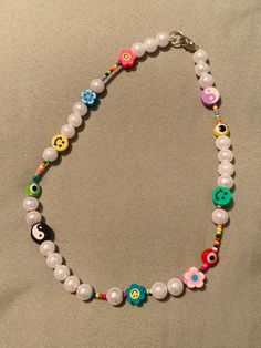 Clay Beads Necklace Aesthetic, Aesthetic Clay Bead Necklaces, Clay Crafts Necklace, Clay Bead Bracelet Ideas With Pearls, Ideas De Collares Aesthetic, Clay Bead Jewelry Ideas, Clay Bead Necklace Ideas, Clay Bead Inspo, Clay Bead Necklaces