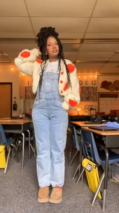 Cute Overall Outfits, Young Teacher Outfits, Art Teacher Outfits, Teacher Outfits Elementary, Cute Teacher Outfits, Vintage Overalls, Teaching Outfits, Overall Outfit, Overalls Outfit