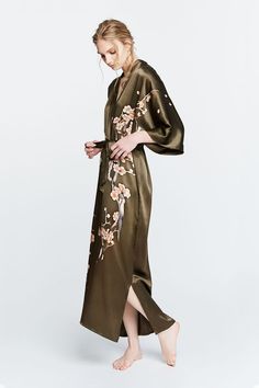 Wrap yourself in the comfort and beauty of a hand-painted cherry blossom kimono robe, crafted at KIM+ONO. Our long silk kimono robes feature stunning colors. Balayage Brunette Long, 80s Hairstyles For Long Hair, Big Curls For Long Hair, Cherry Blossom Kimono, Long Silk Robe, Long Silk Kimono, Kimono Online, Silk Robe Long, Loose Kimono