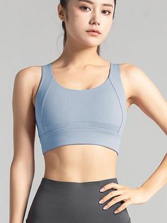 Sport Bra Outfit, Sport Tops Women, Sports Bra Aesthetic, Sport Bra Outfits, Yoga Fits, Cute Sports Bras, Gym Sports Bra, Sports Bra Outfit, Bra Outfit