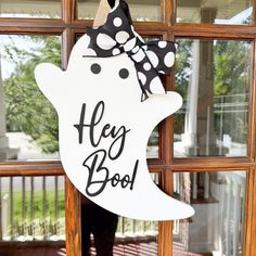 a door hanger that says hey boo on the side of a house with polka dots and a bow