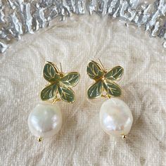 Gorgeous baroque style freshwater irregular chunky pearl dangle drop earrings with 2 choices of green leaf studs at your preference, each of the pearls is unique in irregular shape. 2 options of choice: leaf stud or four clover stud at your preference! Stunning borealis aurora white pearl gives elegant, classy and vintage sparkles, It goes perfect with everyday/occasions/bridal or bridesmaid look. Handmade of 14K gold plated sterling silver, hypoallergenic and good for sensitive skins. ♥ All of our jewelry are carefully handmade with delicate and exquisite details, all designed and made in Manhattan, New York. 💎 Features: ♥ Made to Order ♥ Material: 14K Gold plated sterling silver ♥ Main stone: freshwater baroque pearl 💎 Details: ♥ Approximate Measurements: - Length: 1.5“ - Width: 0.5” ♥ Green Pearl Earrings As Gift, Green Pearl Earrings For Gift, Green Pearl Dangle Earrings, Green Dangle Pearl Earrings, Green Pearl Earrings For Wedding, Single Green Pearl Drop Earrings, Elegant Green Leaf-shaped Earrings, Green Pearl Drop Earrings, Green Pearl Charm Drop Earrings