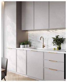 kitchen decor cabinets tops spaces Small Kitchen Remodel With Island, Серая Кухня, Small Kitchen Remodel, Beige Kitchen, Kitchen Remodel Design, Kitchen Remodel Ideas, 아파트 인테리어, Kitchen Decor Modern