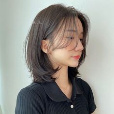 Short Oval Layered Haircut, Layer Oval Haircut Short, Korean Layered Haircut Short, 3 Layer Haircut Short, Oval Layered Haircut Medium, Short Hair Korean Style Layer, Short Haircut Korean Style, Short Layered Haircuts Korean, Oval Layered Haircut