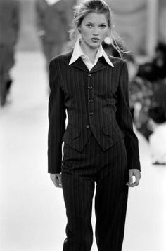 Kate Moss Outfit 90s, 90s Catwalk, Kate Mess, Lawyer Outfits, Thrift Inspo, Lawyer Outfit, 90s Model