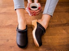 Wooden Clogs For Women, Women Clogs Shoes, Edgy Shoes, Clogs Women, Brown Mules, Clog Style, Brown Clogs