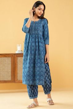 Indigo Print Suit Design, Solid Cotton Kurta Designs Women, Kurtas Pattern For Women, Cotan Kurta Design, Cotton Kurta Patterns, Ajarak Print Kurta Design, Indigo Outfit Women, Indigo Kurta Designs, Cotton Indigo Kurti Designs