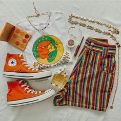 Vibrant Academia, Rainbow Shorts, Shorts Jeans, Summer Look, Mode Vintage, Cute Fits, Mode Inspiration, Looks Vintage, Retro Outfits