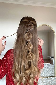 In awe of that half up half down look. Stay tuned for chic bridal looks, and share your thoughts in the comments. Braided Hairstyles For Sports, Braids Hair Color, Haircut Natural Hair, Cute Hairstyles Braids, Hairstyles For Sports, Vacay Hair, Kids Braids Hairstyles, Sunkissed Hair Brunette, Sunkissed Hair