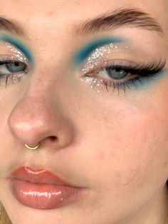 Summer Eyeliner Looks, Pop Of Color Eye Makeup, Queer Make Up, Band Makeup, Makeup 2024, Mekap Mata, Cheer Practice, Punk Makeup