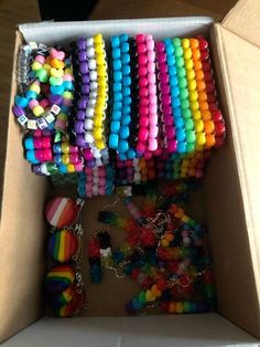 Pride Kandi, Colorful Aquarium, Pony Bead Crafts, Diy Kandi, Kandi Kid, Kandi Ideas