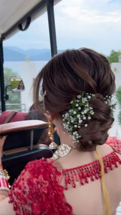 Hairdo Wedding Indian, Bun Haïr Style For Saree, Bun Hairstyles For Bride, Messy Bun Hairstyles For Wedding Indian, Wedding Hairstyles Indian Traditional, Bridal Buns Indian, Indian Bridal Bun Hairstyles, Indian Wedding Hairstyles For Short Hair, Bridal Hair Buns Indian