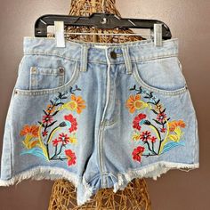 Etwo Jean Shorts Women’s Floral Embroidered Distressed Frayed Hem Summer. Measurements Are Taken Laid Flat Are Approximate: Small Waist 26" And Medium Waist 28" Please See Each Picture And If I Can Answer Any Questions Prior To Purchase, Feel Free To Send Me A Message Anytime. Excellent Condition. Items Are New Without Tags. Casual Embroidered Mid-rise Bottoms, Casual Mid-rise Embroidered Bottoms, Casual High Waist Bottoms With Floral Embroidery, Casual High Waist Floral Embroidered Bottoms, Casual Mid-rise Bottoms With Floral Embroidery, Trendy Embroidered Mid-rise Bottoms, High Waist Embroidered Bottoms For Spring, Casual High Waist Jean Shorts With Floral Embroidery, Casual High Waist Floral Embroidery Jean Shorts