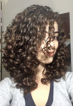 Cachos Lindos Care For Curly Hair, Natural Curly Hair Care, Curly Hair Care, Short Curly Hair, Long Curly Hair, Curly Girl