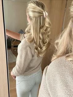 Scandinavian Style Hair, Winter Hairstyles Aesthetic, Stockholm Hairstyle, Vanilla Girl Hairstyles Brunette, Scandi Blonde Hair Natural, Hairstyle Knotless Braids, Healthy Blonde Hair Aesthetic, Scandi Blonde Hair, Scandi Hair