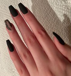 Black Nails Prom Ideas, Prom Black Nails Ideas, White Nails With Black Designs Coffin, Matte Black Wedding Nails, Black Wedding Nails Short, Prom Nail Inspo Black, Hoco Nail Ideas Black, Matte Nails 2023, Nails For A Black Prom Dress