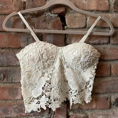 Incredible Lace Top With Lightly Padded Cups. Fits A Size Xs Or S! Adjustable Spaghetti Straps. Hidden Side Zipper. Silky Mesh Lining. Brand New Without Tags. Cropped Lace Top, Gold Crop Top, Vintage Chanel Handbags, Black Cropped Tank, Strap Crop Top, Body Suit Outfits, Poplin Top, White Corset, White Halter Maxi Dress