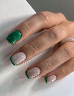 Explore our guide to 2024's top summer green nail designs. Find the best neon hues, elegant French tips, and bright art perfect for acrylic, gel, or simple short nails. Discover trendy lime, yellow, and orange shades to match your long almond or short square nail shapes. #green #nail #ideas Nails Neutral, Fall Acrylic, Nails Neon, Nails Brown, Autumn Nail, Nagel Tips, Short Nail, Short Acrylic, Nails French