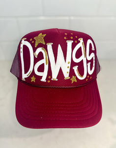 Custom painted Dawgs hat! So cute! Contact us to customize your own hat! Hand Painted Hats For Women, Painted Hats For Women, Painted Banners, Living Room Candles, Paint Games, Hail State, Christmas Log, Painted Hats, Hat Hair