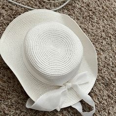 Never Worn! Casual White Boater Hat For Beach Season, White Boater Hat For Spring Day Out, White Flat Brim Boater Hat For Day Out, White Boater Hat With Flat Brim For Day Out, Adjustable White Boater Hat For Day Out, Casual White Boater Hat For Day Out, Casual White Boater Hat, White Sun Hat, Sun Hat