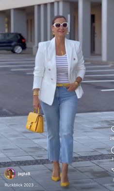 Elegant With Jeans, Casual Classy Outfits, Office Outfits Women Casual, Look Jean, Office Casual Outfit, Office Outfits Women, Outfit Mujer, Age 50, Pants Women Fashion