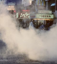 New York in the '80s Visual Metaphor, New York Pictures, New Retro Wave, Vintage New York, City Photography, New York Street, Best Photographers, Street Scenes, The 80s