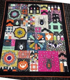 a quilt made to look like it has many different designs on it