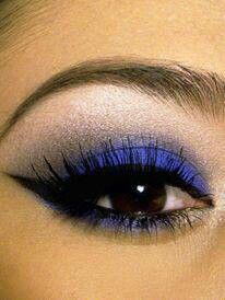 stunning smokey eye with royal blue colour pop! Smokey Eyes Tutorial, Blue Smokey Eye, Winged Eye, Smokey Eyes, Blue Makeup, Smokey Eye Makeup, Eye Make, Pretty Eyes, Love Makeup