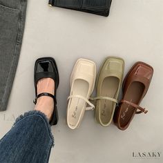 Lasaky - Mary Jane Black Square Toe Pumps with Chunky Heels Zapatos Mary Jane, Dr Shoes, Denim On Denim, Funky Shoes, Womens Mary Janes, Square Head, Mary Jane Shoes Womens, Mary Jane Pumps