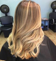 Honey Blonde Balayage, Color Melting Hair, Balayage Hair Blonde Medium, Hair Cuts Medium, Mom Hair, Blonde Balayage Highlights, Blond Balayage, Medium Layered Haircuts, Medium Layered Hair