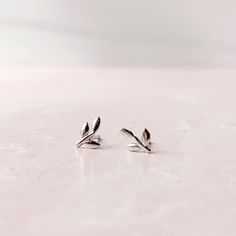 Tiny Stud Earrings: Leaves - Freshie & Zero Studio Shop Plant Earrings, Pretty Accessories, Tiny Studs, Tiny Stud Earrings, Plant Mom, Fancy Jewelry, Gifts For Nature Lovers, Silver Earring, Beach Art