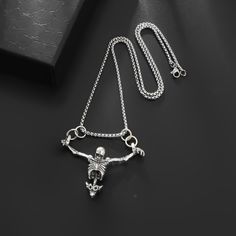 Elevate your everyday elegance with our Casual Biker Chain Necklace. Crafted with precision, this minimalist piece exudes timeless style. The delicate chain design effortlessly enhances any outfit, from casual to formal. With an adjustable length, it adapts to your desired neckline, making it a versatile addition to your collection. Trendy Stainless Steel Box Chain Necklace, Minimalist Metal Pendant Chain Necklace, Minimalist Stainless Steel Silver Chain Necklace, Minimalist Stainless Steel Jewelry With Adjustable Length, Minimalist Stainless Steel Choker Chain Necklace, Minimalist Alloy Pendant Chain Necklace, Minimalist Metal Clavicle Chain Necklace, Minimalist Stainless Steel Pendant Chain Necklace, Minimalist Stainless Steel Necklaces With Adjustable Chain