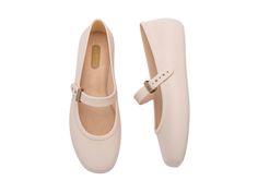 Ready to get endless encores all year long? The Melissa Soft Ballerina has a classically feminine ballet flat silhouette that features a stud fastener for a secure fit, and is easy to clean. This season-less shoe can be worn with or without socks, and is easily dressed up or down. Y Project, Ballet Flat, Ballet Flats, Marc Jacobs, Ballet, Socks