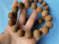 Material: Natural Sandalwood (Natural Wood, Fragrance Free ) Size: 16 mm Hole: 1.5 mm QTY: 14-15 beads Om Mantra, Mantra, Loose Beads, Fragrance Free Products, Natural Wood, Fragrance, Carving, Beads