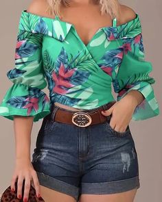 Lasaky - Tropical Print Off Shoulder Cropped Top Blouse Size Chart, Cold Shoulder Crop Top, Shirt Outfits, Traje Casual, Chic Type, Off Shoulder Crop Top, Cropped Tops, Blouse Material, Bell Sleeve Blouse