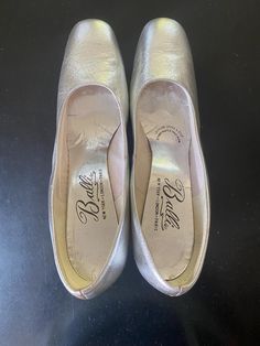 Very cute vintage pumps! They are a size 8 but very narrow so probably better for a size 7.5 unless you have very narrow feet Vintage Pumps, Womens Pumps, Nashville Tn, Womens Heels, Pump Shoes, Women's Pumps, Nashville, 1960s, Size 7