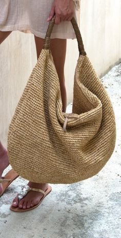 Summer tote Jute Tas, Natural Handbags, Dress Knitting, Knitting Dress, Foldover Clutch, Kelly Bag, Raffia Bag, Brown Bag