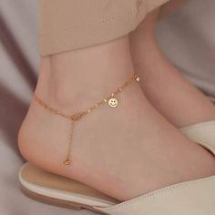 Payal Aesthetic, Anklets Aesthetic, Aesthetic Anklets, Vintage Rings Gold, Rings Aesthetic Gold, Engagement Rings Simple, Grunge Ring, Gold Ring Jewelry, Ring Aesthetic