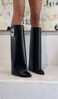 Black Saffron, Givenchy Boots, Botas Western, Rose Noir, Luxurious Lifestyle, Gold Teeth, Heels Classy