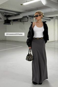 Maxi Skirt Outfit Work, Gray Maxi Skirt Outfit, Grey Long Skirt Outfit, Grey Skirt Outfits, Long Grey Skirt Outfit, Grey Maxi Skirt Outfit, Grey Skirt Outfit, Grey Long Skirt, Flowy Skirt Outfit