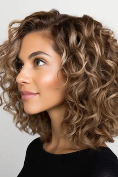 Curly Lob, Summer Haircuts, Colored Curly Hair, Wavy Hairstyles, Curly Hair Inspiration, Types Of Curls, Mid Length Hair