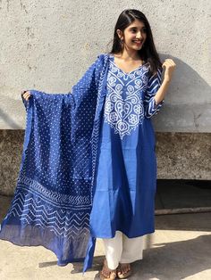 Chunri Dress, Palazzo Outfit, Kurta And Dupatta, Comfortable Dresses, Kurtas For Women, Basic Mehndi, Clothing Store Design