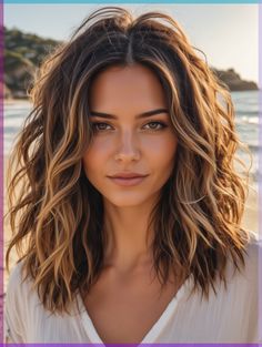 Browse bob and lob haircuts to add volume and movement to your hair in an easy to style cut. Bobs and lobs are great for thin hair and people on the go. Ombre Brunette Hair, Hair Color Brunette Balayage, Low Maintenance Highlights Brunettes, Fuller Cheeks, Lob Haircuts, Face Fat, Brunette Balayage, Hair Dyes, Firm Skin